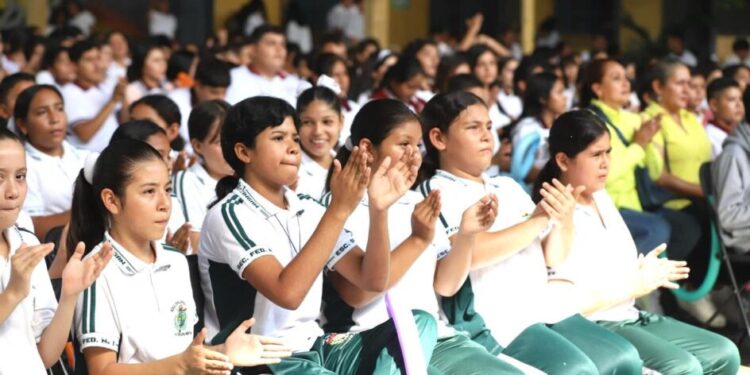 Escuelas de Michoacán serán promotoras de la salud con gobierno de Sheinbaum: SEE