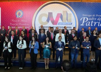 Galardonadas y galardonados del Premio Padre de la Patria, deben ser líderes de proyectos y ejemplo: Yarabí Ávila