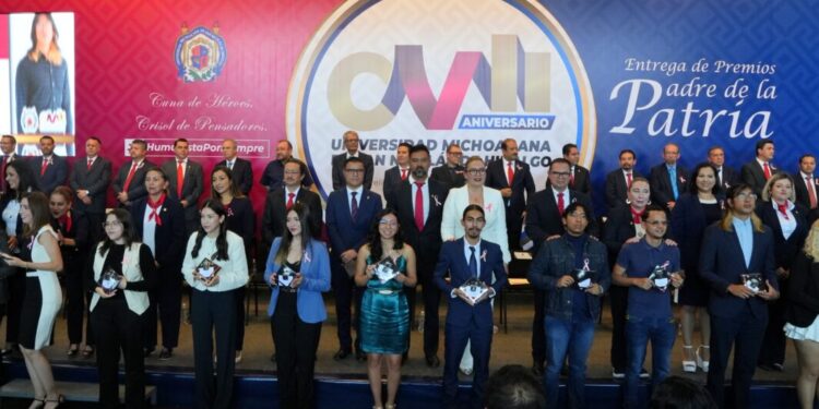 Galardonadas y galardonados del Premio Padre de la Patria, deben ser líderes de proyectos y ejemplo: Yarabí Ávila