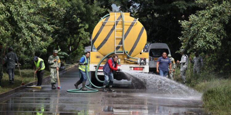 Gobierno de Morelia realiza limpieza integral en colonias afectadas por desfogue de Conagua