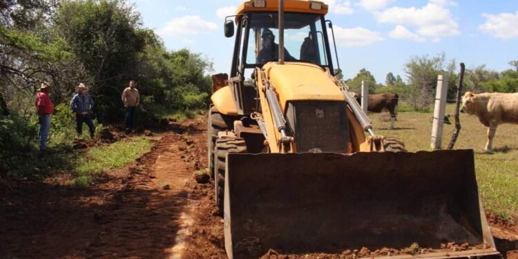 Gobierno de Alfonso Martínez avanza con rehabilitación de caminos rurales