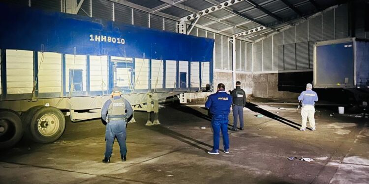 Fiscalía General asegura bodega y recupera dos remolques reportados como robados