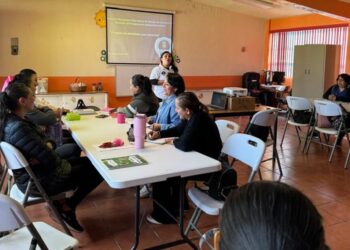 Imparte FGE taller de control de emociones a personal docente de un preescolar en Zitácuaro