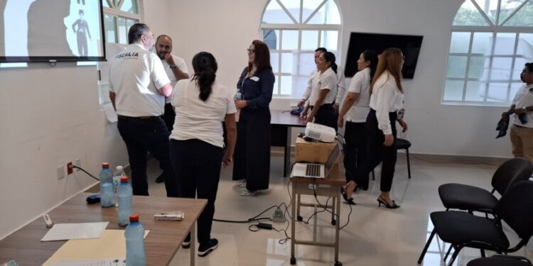 Lleva CMASC taller de comunicación asertiva a personal de la Fiscalía Regional de Lázaro Cárdenas