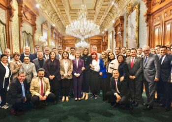 Bedolla y Sheinbaum revisan avances del IMSS-Bienestar