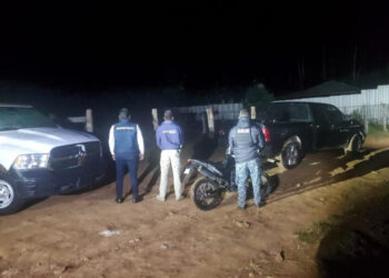 FGE asegura en cateo, inmueble relacionado en conductas ilícitas y recupera tres vehículos con alteraciones en sus medios