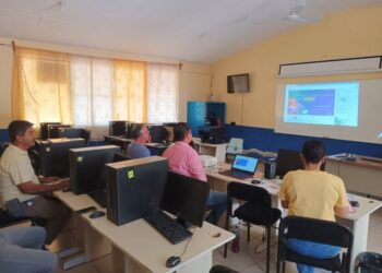 Comunidad del Cecytem accede a herramientas de diseño profesional