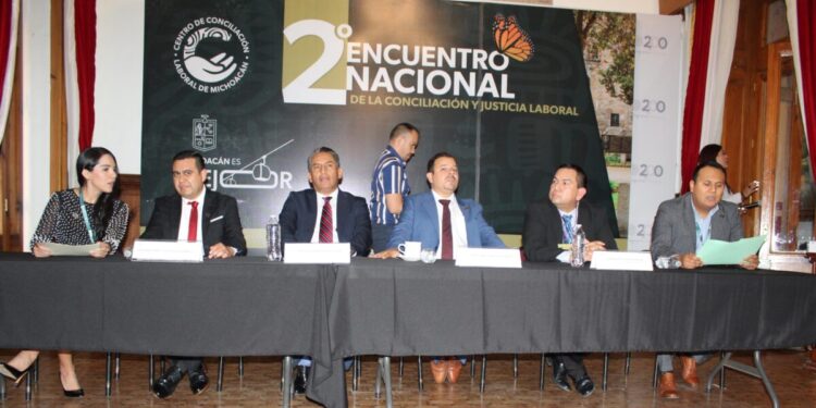 Expertos exponen desde Michoacán beneficios de la conciliación en conflictos laborales