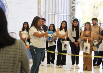 Estudiantes de la UNICLA plantel Zitácuaro visitan las instalaciones de la FGE