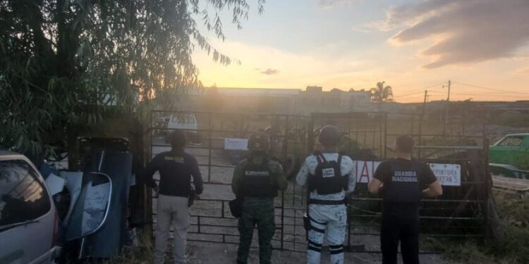 Asegura FGE inmueble por su posible relación en actividades ilícitas, al localizar dos vehículos con alteraciones en sus medios de identificación