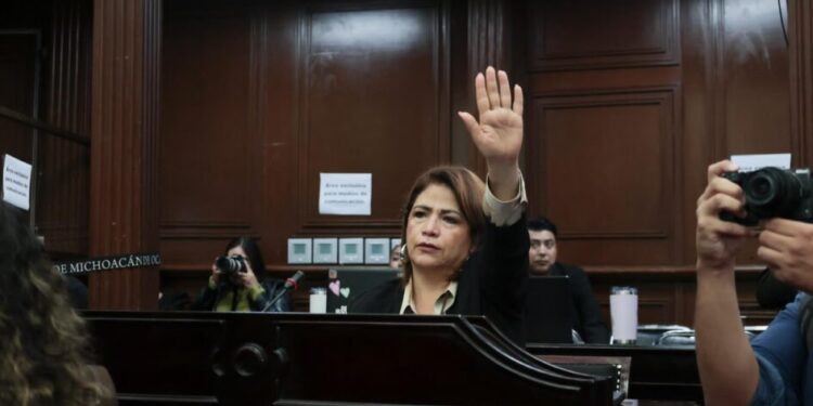 Viviendas dignas, suficientes y al gusto, una buena noticia para Michoacán: Fabiola Alanís