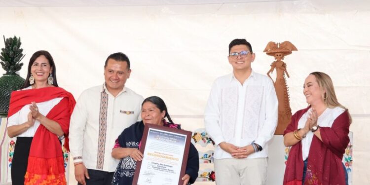 Entregan 113 premios del Concurso Estatal de Artesanías en Pátzcuaro-Morelia Informativo