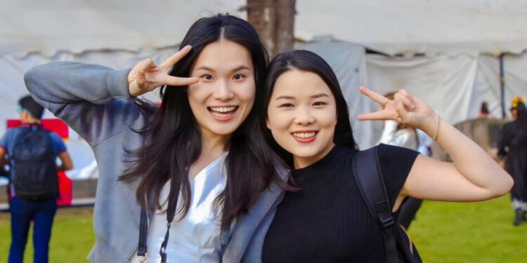 Turistas de China, Bélgica, Italia y España viven la Noche de Muertos en Michoacán-Morelia Informativo