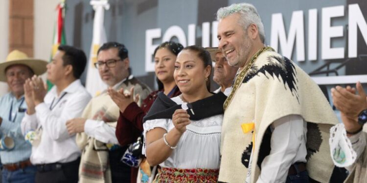 Entrega Bedolla motopatrullas del Fortapaz a autogobiernos indígenas-Morelia Informativo