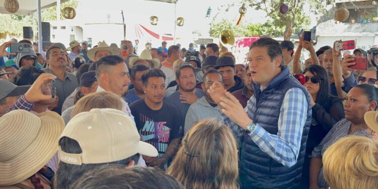 Artesanos de San Nicolás Obispo reciben con alegría a Alfonso Martínez-Morelia Informativo