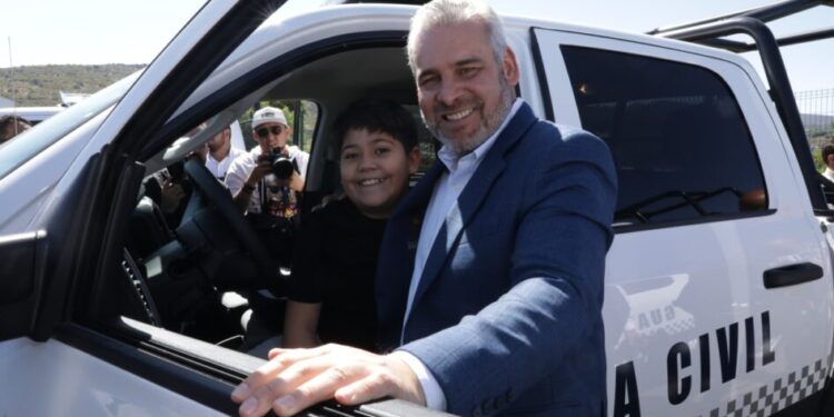 Entrega de Patrullas reforzará la seguridad Pública: Bedolla-Morelia Informativo