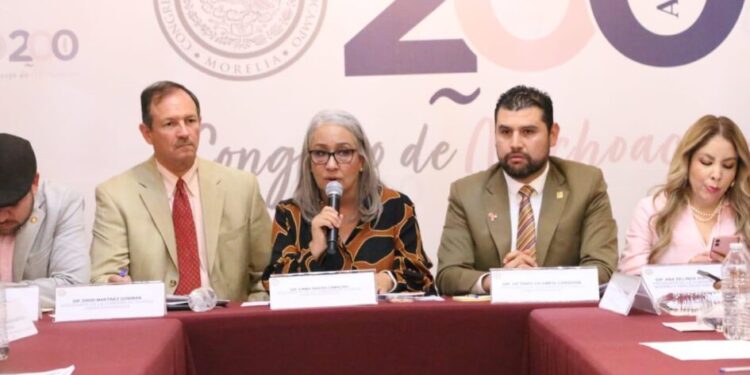 Emma Rivera, al dialogar con la comunidad universitaria, asevera que hay “compromiso con todas las voces”-Morelia Informativo