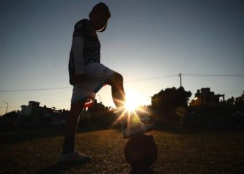 Entrega de Uniformes a niños y niñas de escuela 'Estrellas del Mañana'-Morelia Informativo