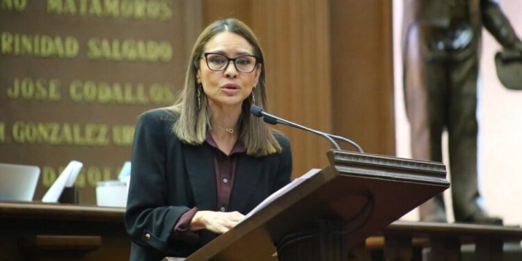 Propone Nalleli Pedraza facultar a los notarios para oficializar matrimonios en Michoacán