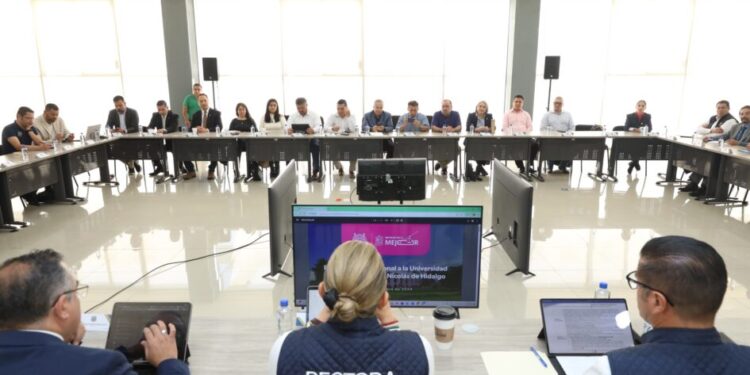 Rectora presenta a directoras y directores nicolaitas la iniciativa de reforma constitucional a la UMSNH