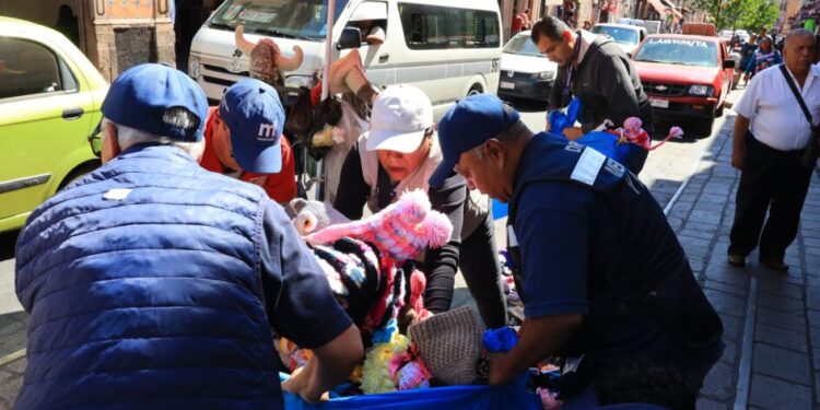 En operativo coordinado, Gobierno Municipal retira comercio irregular en Centro Histórico