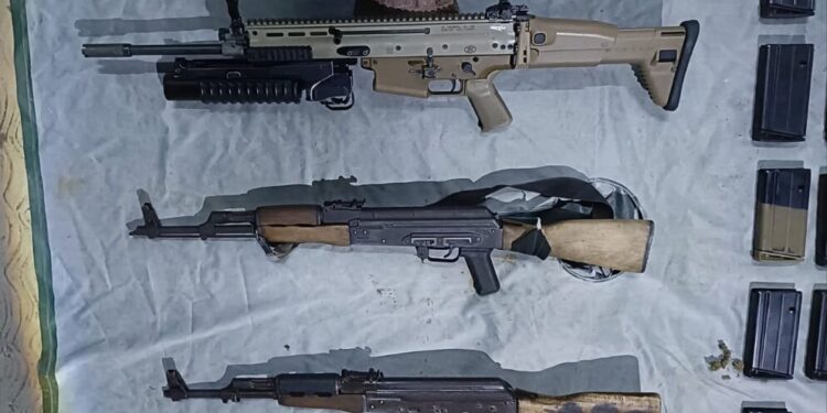 Agentes de seguridad decomisan armas y droga en Tepalcatepec: SSP