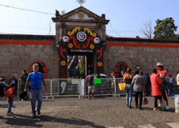 Visitantes del Panteón Municipal de Morelia, destacan limpieza y seguridad