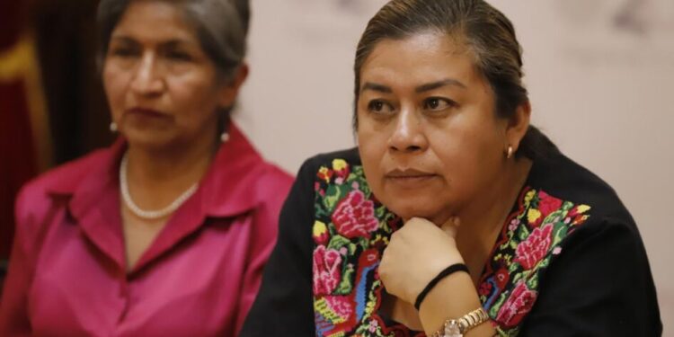 Belinda Iturbide atiende agenda de mujeres médicas