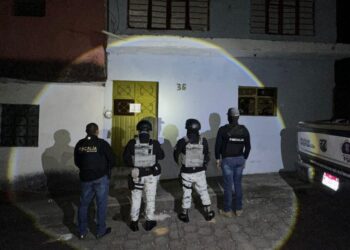 En cateo realizado en Santa María de Guido, Fiscalía General asegura narcótico y detiene a dos personas