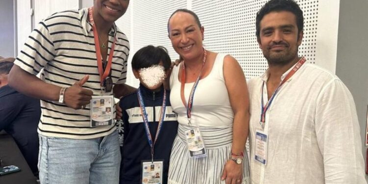 Niños michoacanos conviven con la judoka mexicana Prisca Awiti