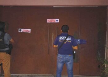 Asegura FGE inmueble relacionado en conductas ilícitas y tres vehículos, uno de ellos con reporte de robo en Apatzingán