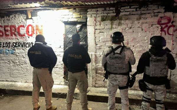 FGE ejecuta cateo en la colonia Ventura Puente y asegura 475 dosis de narcótico; hay un detenido