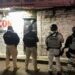 FGE ejecuta cateo en la colonia Ventura Puente y asegura 475 dosis de narcótico; hay un detenido