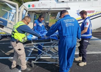Helicóptero de la SSP traslada de emergencia a menor con quemaduras, tras accidente en Autopista Siglo XXI