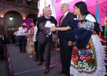 Con reforma constitucional, reconocimiento pleno a comunidades indígenas: Bedolla