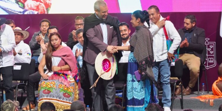 Iniciativa de reforma en materia indígena prioriza participación de las mujeres: Bedolla