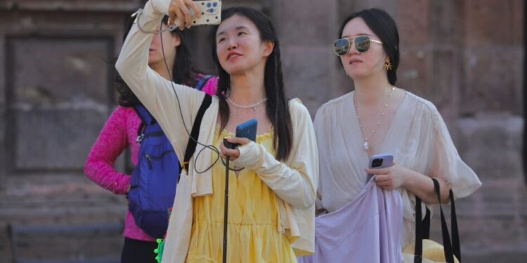 Con Festividades de Semana de Muertos crece turismo en Michoacán: Bedolla