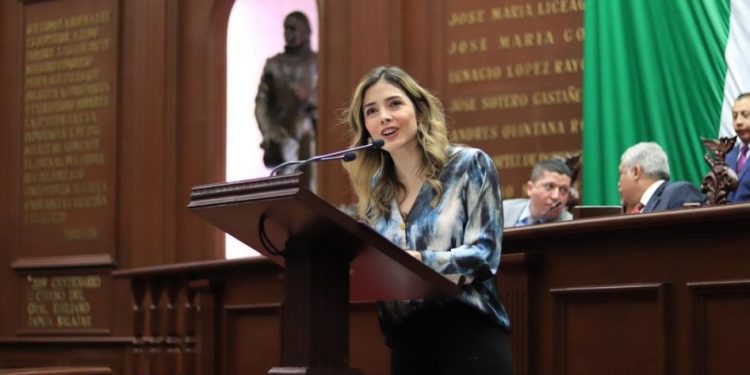 Propone Diputada Brissa Arroyo eliminar periodo de receso legislativo