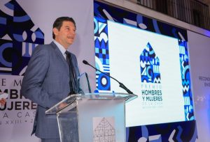 Alfonso Martínez Alcázar premio nacional por impulso al desarrollo de la vivienda-Morelia Informativo2