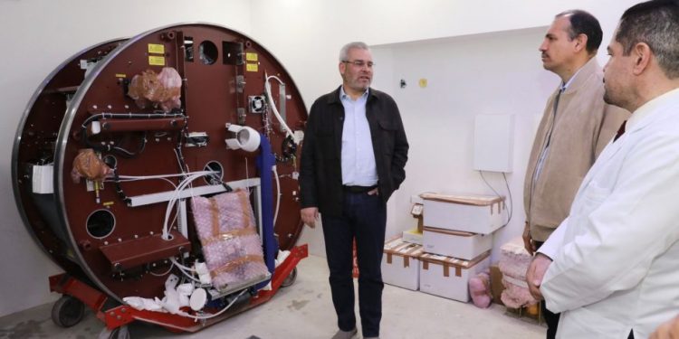 Por arrancar operaciones nuevo acelerador lineal y Pet Scan; supervisa Bedolla instalación