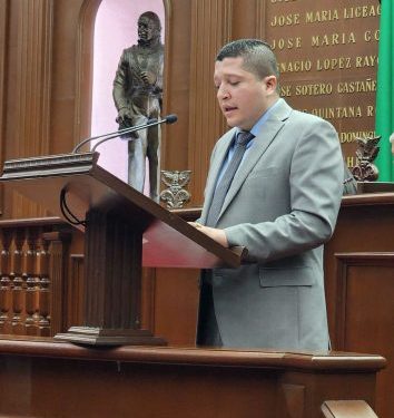 Propone Vicente Gómez atender la salud mental desde la escuela