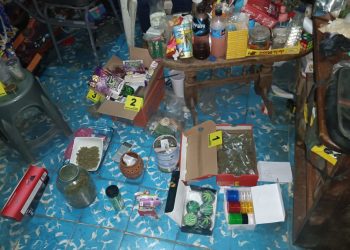 En Apatzingán, FGE detiene a tres personas tras catear establecimiento comercial y decomisa sustancia con apariencia de narcótico