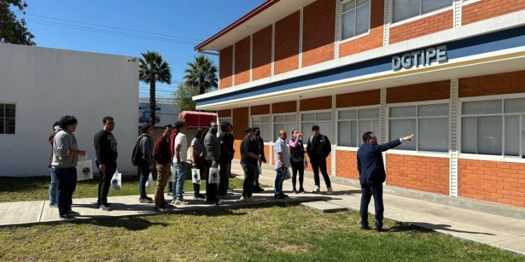 Estudiantes de Ingeniería en Sistemas conocen las instalaciones de la Fiscalía General