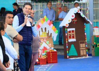 Entrega Alfonso Martínez techumbres en escuelas de Santa María