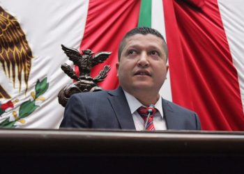 Pleno avala incremento salarial para docentes del Telebachillerato planteado por Vicente Gómez