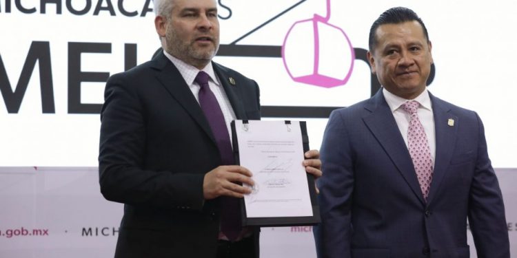 Firma Bedolla decreto para comité evaluador de jueces y magistrados