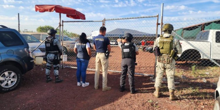 En Puruándiro, catea FGE inmueble y asegura tres vehículos, uno de ellos con permiso provisional apócrifo