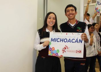 Estudiantes del Cecytem crean fungicida natural para cultivos de maíz