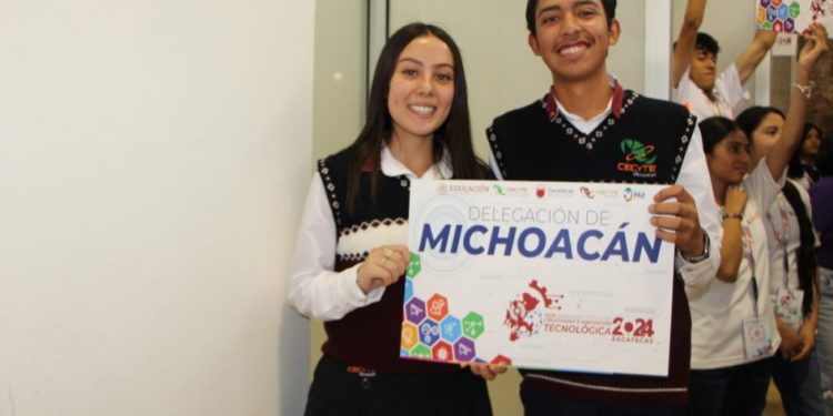 Estudiantes del Cecytem crean fungicida natural para cultivos de maíz