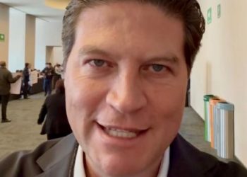 Acude Alfonso Martínez a encuentro con Claudia Sheinbaum